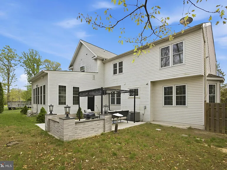 8664 Pohick Forest Ct — Photo 40