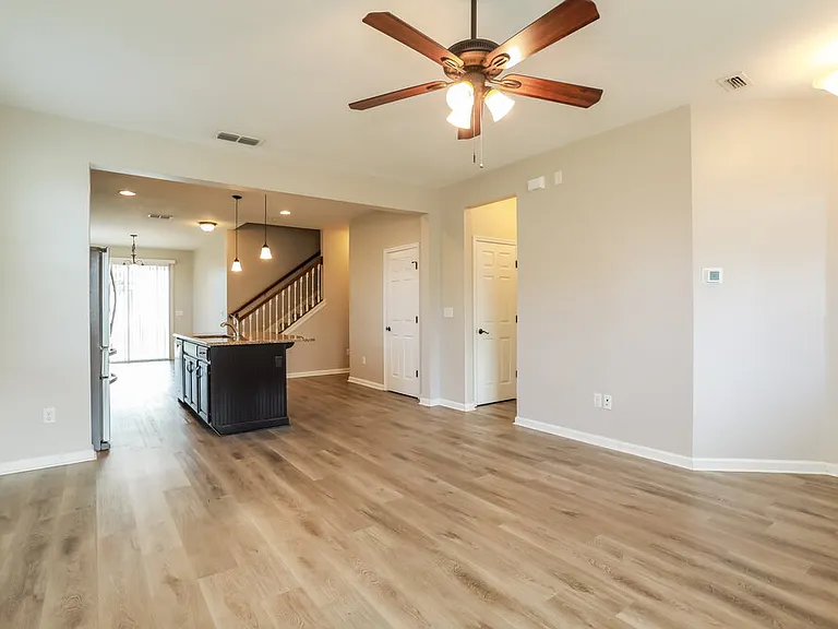 3041 Holly Grove Ln — Photo 7