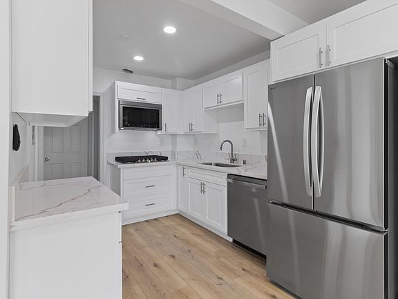 2nd image of 1714 Camino De La Costa APT 2