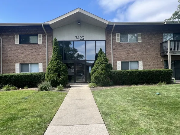 7422 Brookdale Dr APT 101, Darien, IL 60561