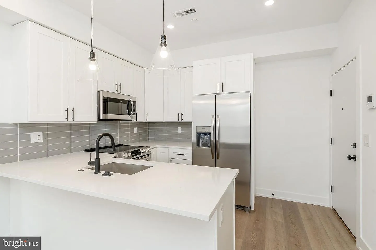 2 bed, 900 sqft, $2,495 — Photo 4