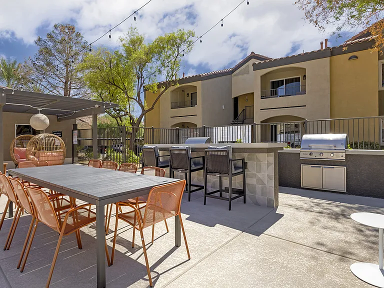 Featuring ample seating options near the grills on our pool deck, you can lounge in style while soaking up the sun or enjoying a refreshing dip in the pool.
