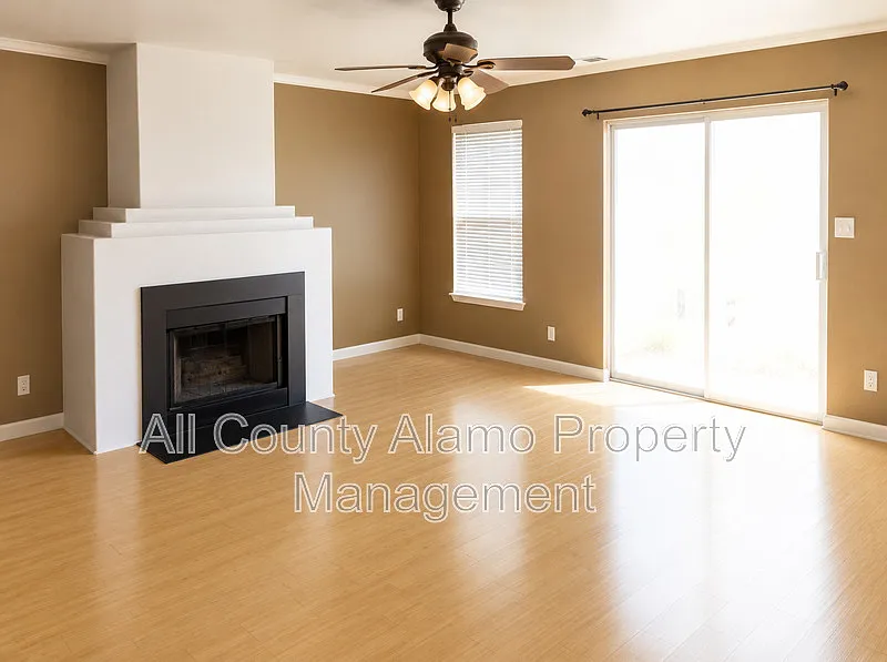 4 bed, 2.5 bath, 2278 sqft, $1,800 — Photo 3