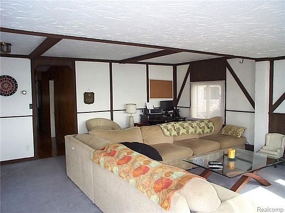 3rd image of 5099 Pointe Dr
