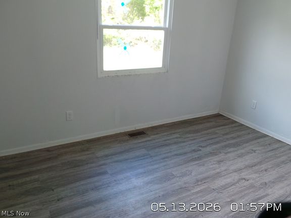5th image of 1215 E Farwell St