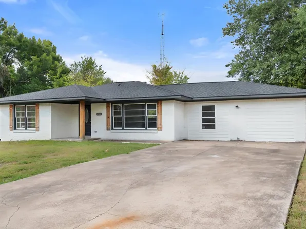 2922 College Cir, Corsicana, TX 75110