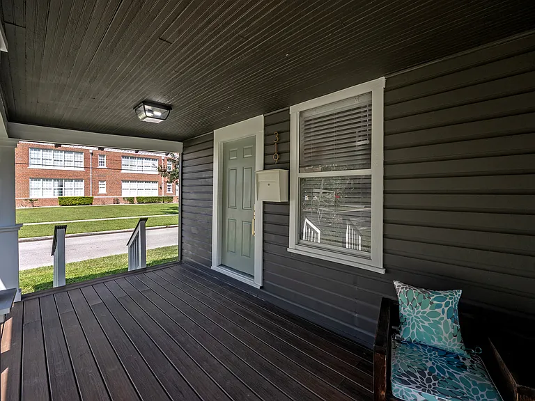 317 W Curtis St — Photo 45