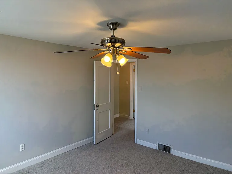 139 W Madison Ave — Photo 11