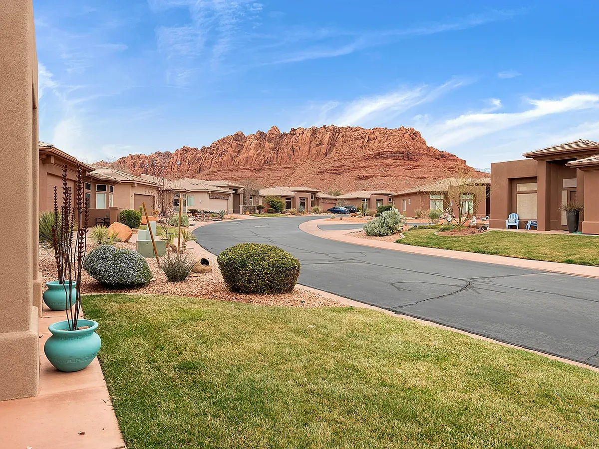 Building Photo - 250 N Snow Canyon Dr