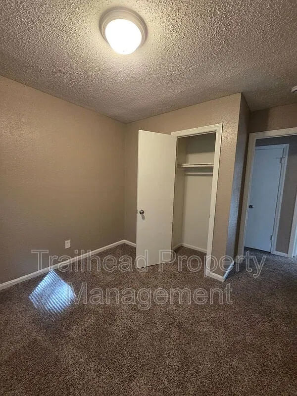 3 bed, 1.0 bath, 950 sqft, $1,350 — Photo 3