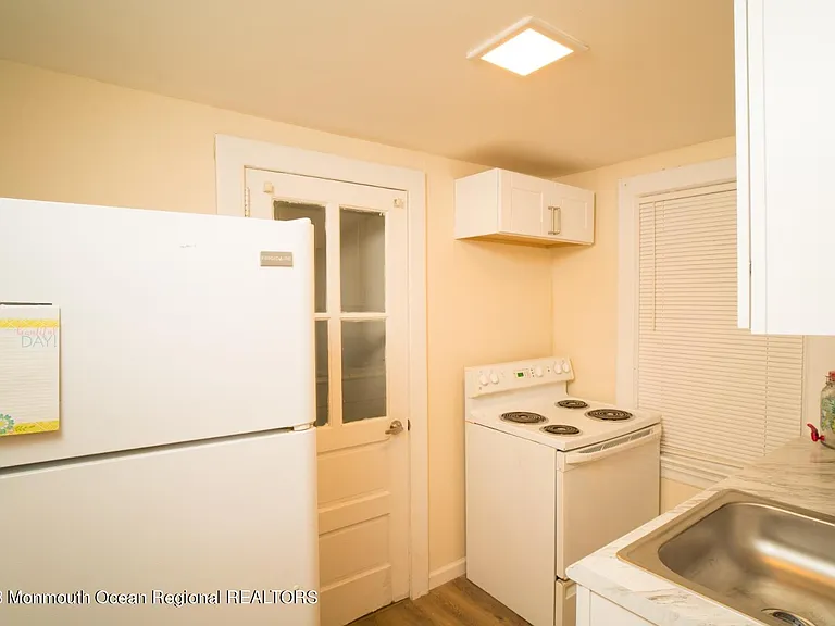 323 14th Ave — Photo 8