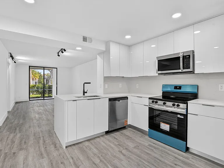 Boca Villas — Photo 41