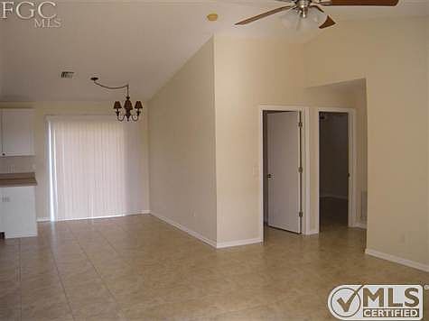 3rd image of 907 NE 10th Ter