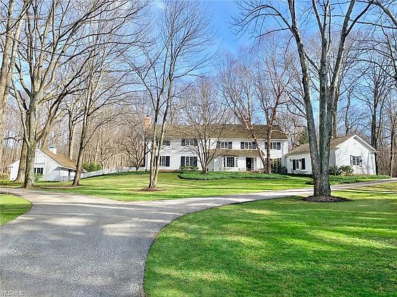 3rd image of 1185 Fox Hill Dr