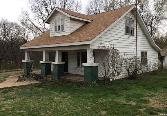 2nd image of 506 Cedar St