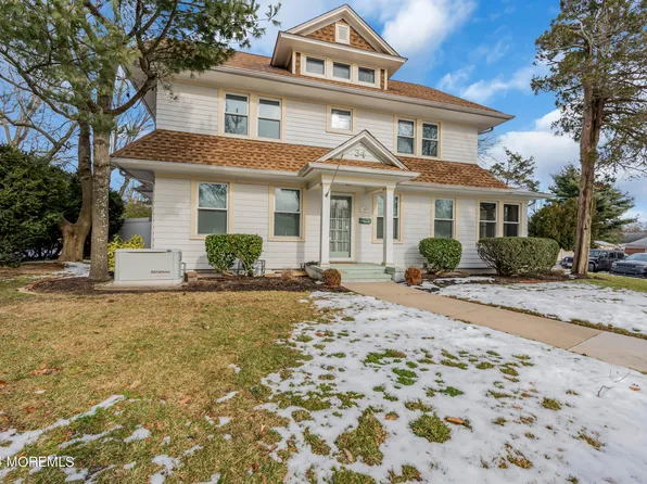 34 Memorial Parkway, Atlantic Highlands, NJ 07716