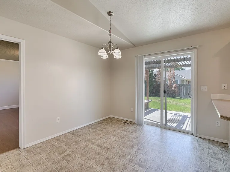 637 E Blue Heron St — Photo 8