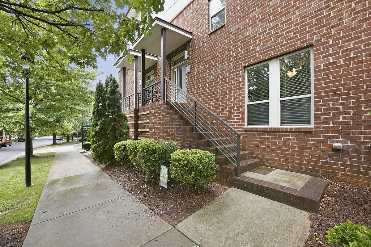 4 bed, 3.5 bath, 3030 sqft, $3,700 — Photo 3