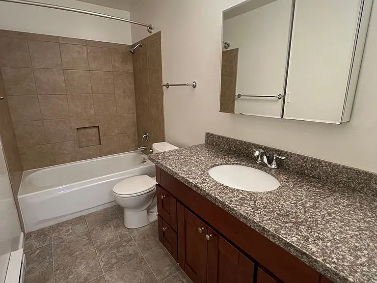 3326 Lombard Ave #3 — Photo 10