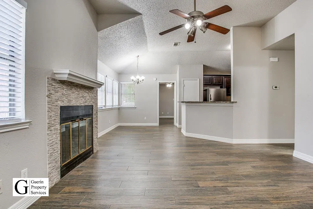 3 bed, 2.0 bath, 1028 sqft, $1,795 — Photo 2