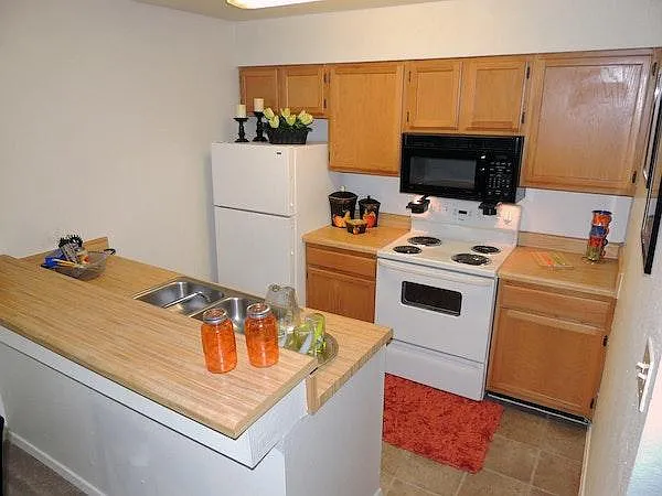 Hillside Apartments — Photo 1