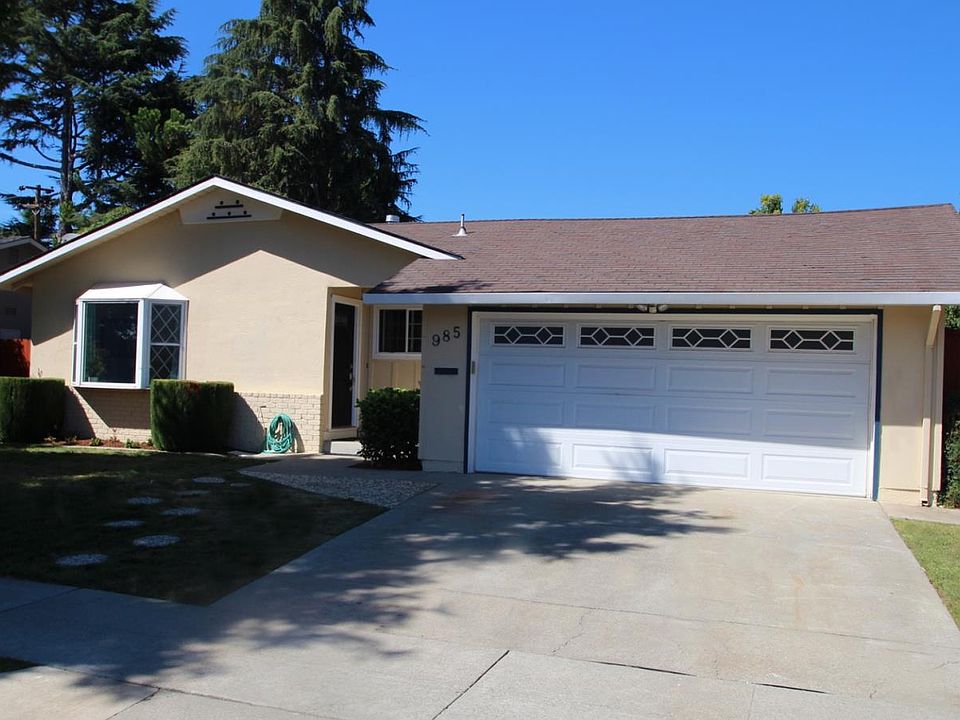 1st image of 985 Foxglove Dr