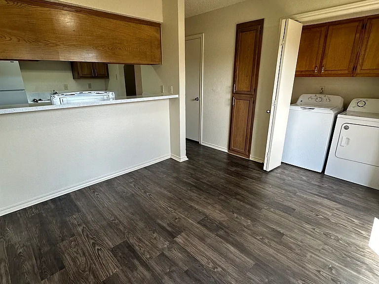 721 Avenue A #7 — Photo 8