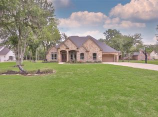 3422 Woodbine Dr, Weston Lakes, TX 77441