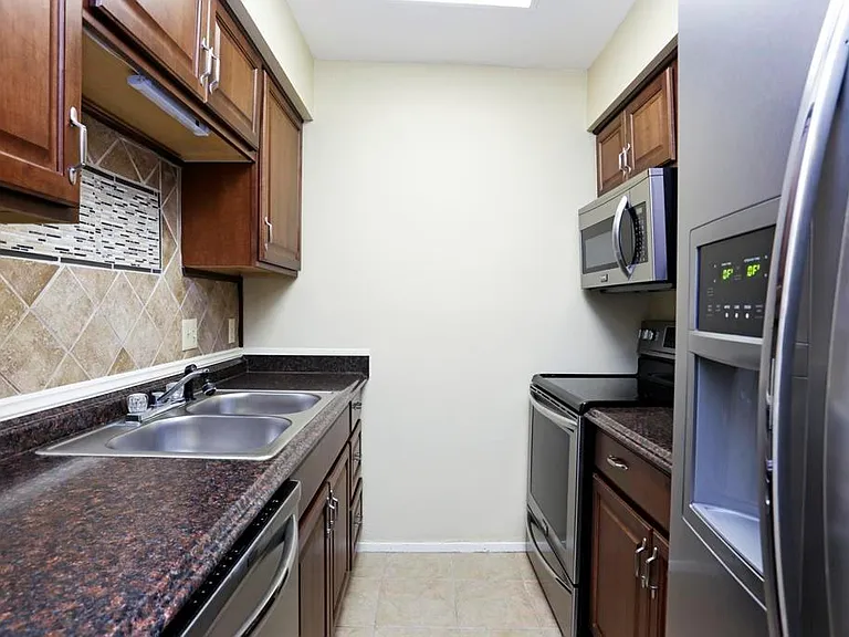 9009 Richmond Ave #110 — Photo 9
