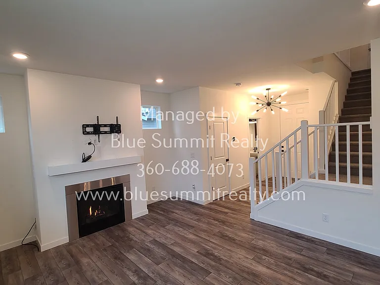 907 Vine Maple St SE — Photo 3