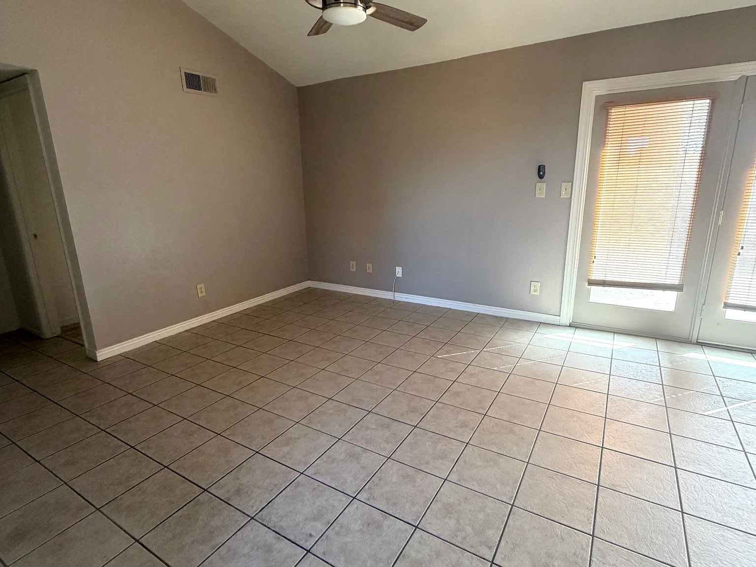2 bed, 1036 sqft, $1,395 — Photo 4