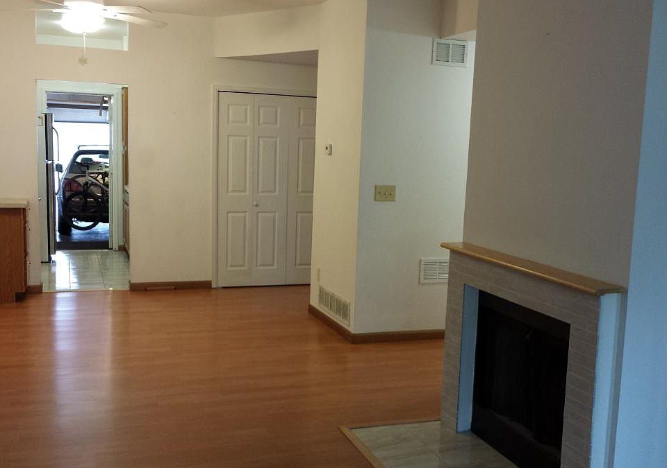 Hall/Fireplace/Garage