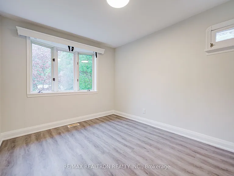 95 Roseview Ave — Photo 5