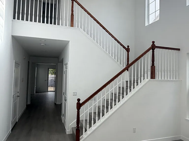 109 Cropton Ct — Photo 28