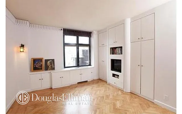 Sold by Douglas Elliman | media 8