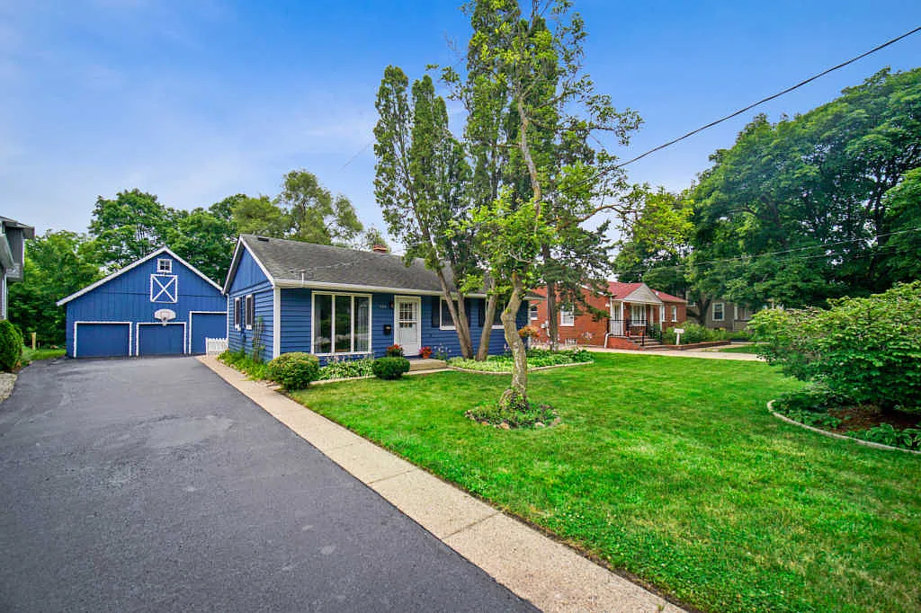 337 E Maple Ave photo 1