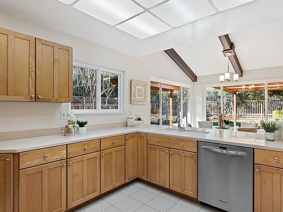 5th image of 1363 Bedford Ave