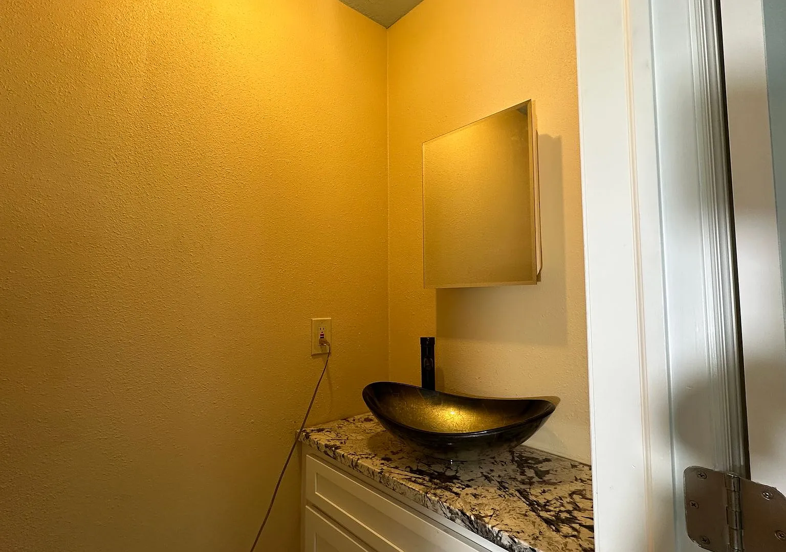 Fully Renovated 3BR | 3.5BA | Every Bedroom Has a Private Bath! — Photo 3