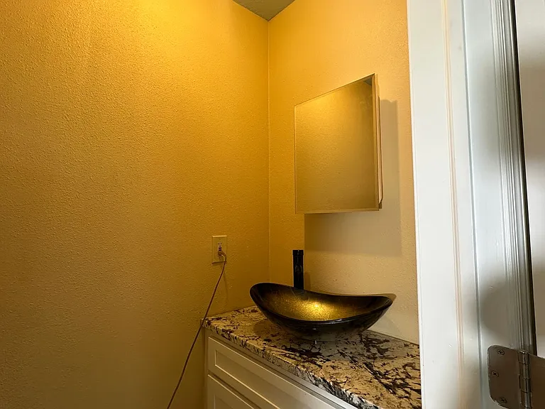 261 Caldwell St — Photo 3