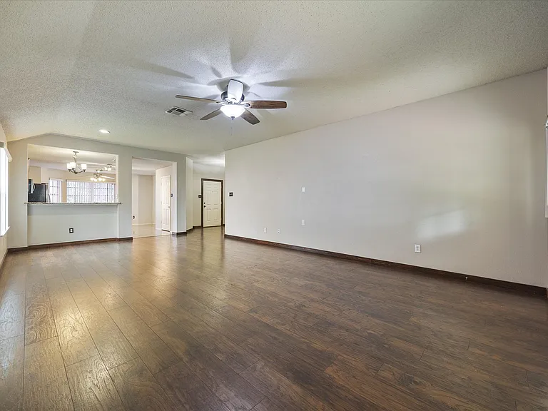 2701 Redwood St — Photo 4
