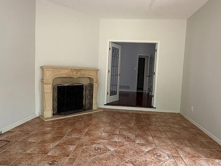 2323 Towne Blvd — Photo 11