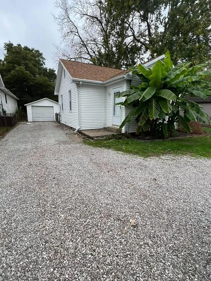 1011 Vanderburgh Ave photo 1
