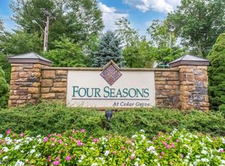 612 Holly Ln #612, Cedar Grove, NJ 07009