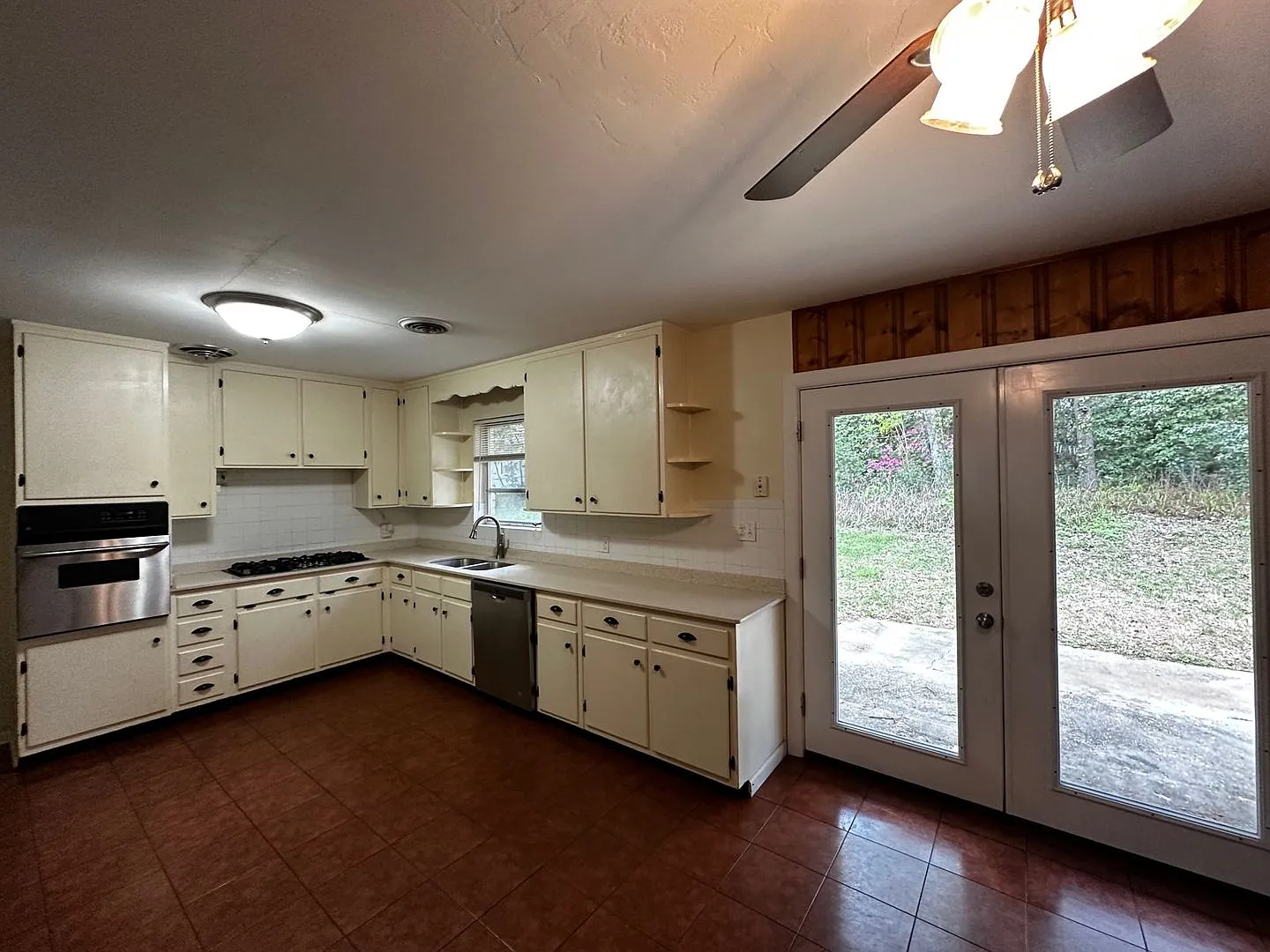 2214 Joyner Drive — Photo 3