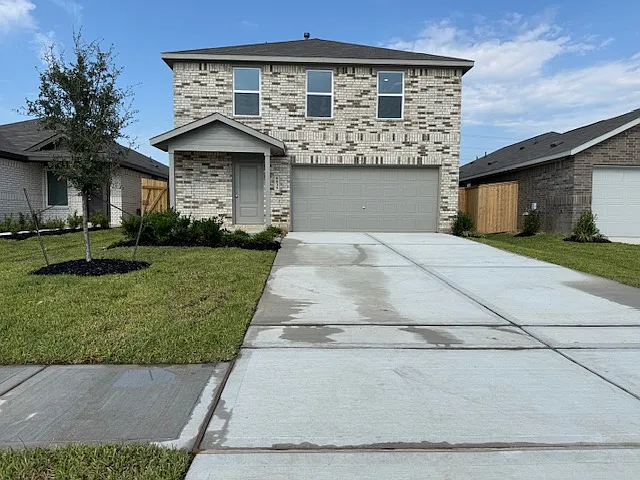 4 bed, 2.5 bath, 2039 sqft, $2,295 — Photo 2