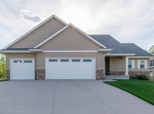 4600 Holly Cir NE, Cedar Rapids, IA 52411