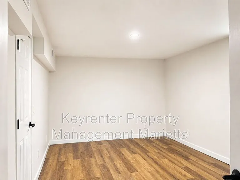 1138 Gerald Pl SW #B — Photo 16