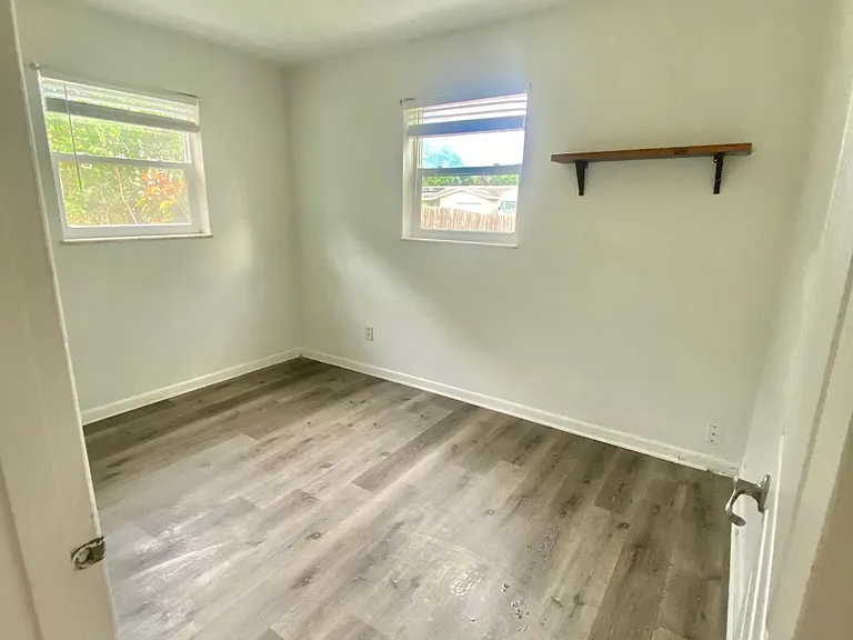 2076 7th Ave SW — Photo 17