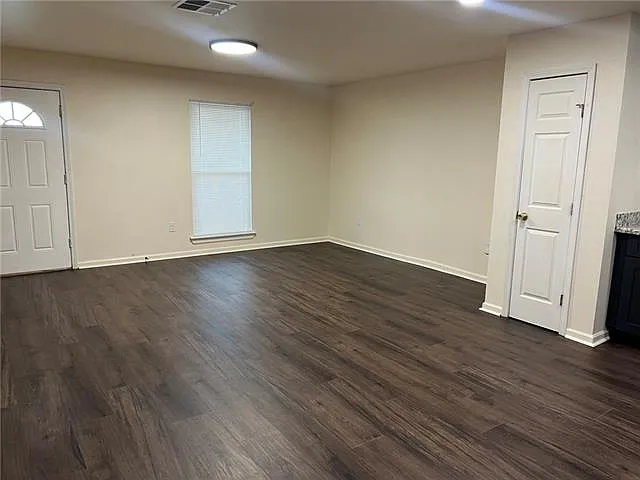 3 bed, 2.0 bath, 1342 sqft, $1,850 — Photo 4