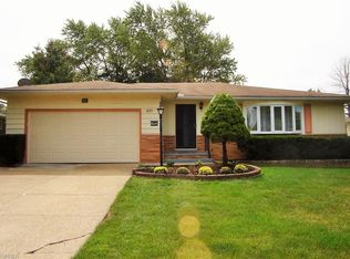 8655 Royal Ridge Dr, Parma, OH 44129